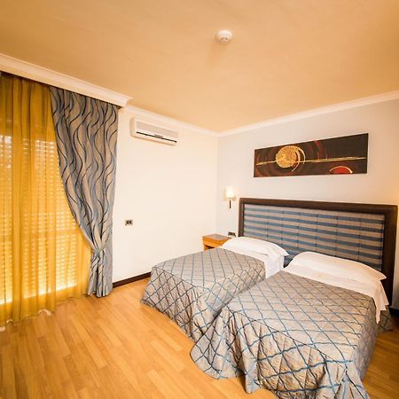 Hotel Ares Понтиния Номер фото