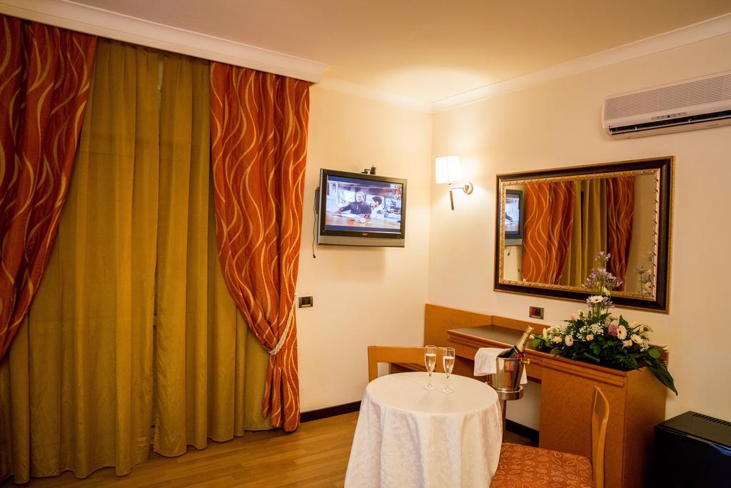 Hotel Ares Понтиния Экстерьер фото