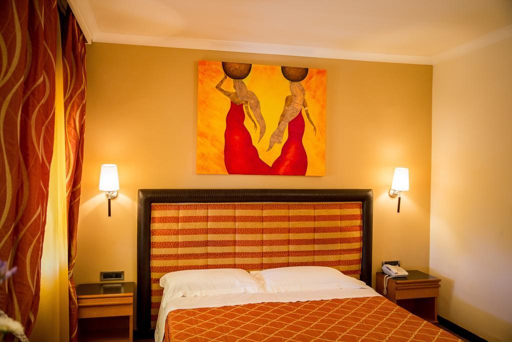 Hotel Ares Понтиния Экстерьер фото