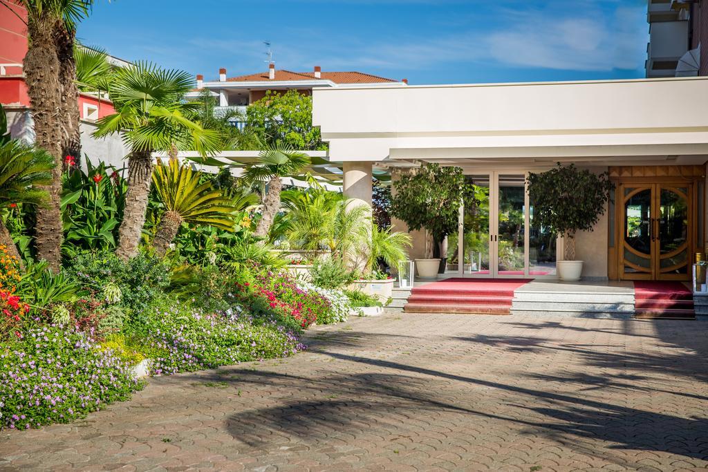 Hotel Ares Понтиния Экстерьер фото