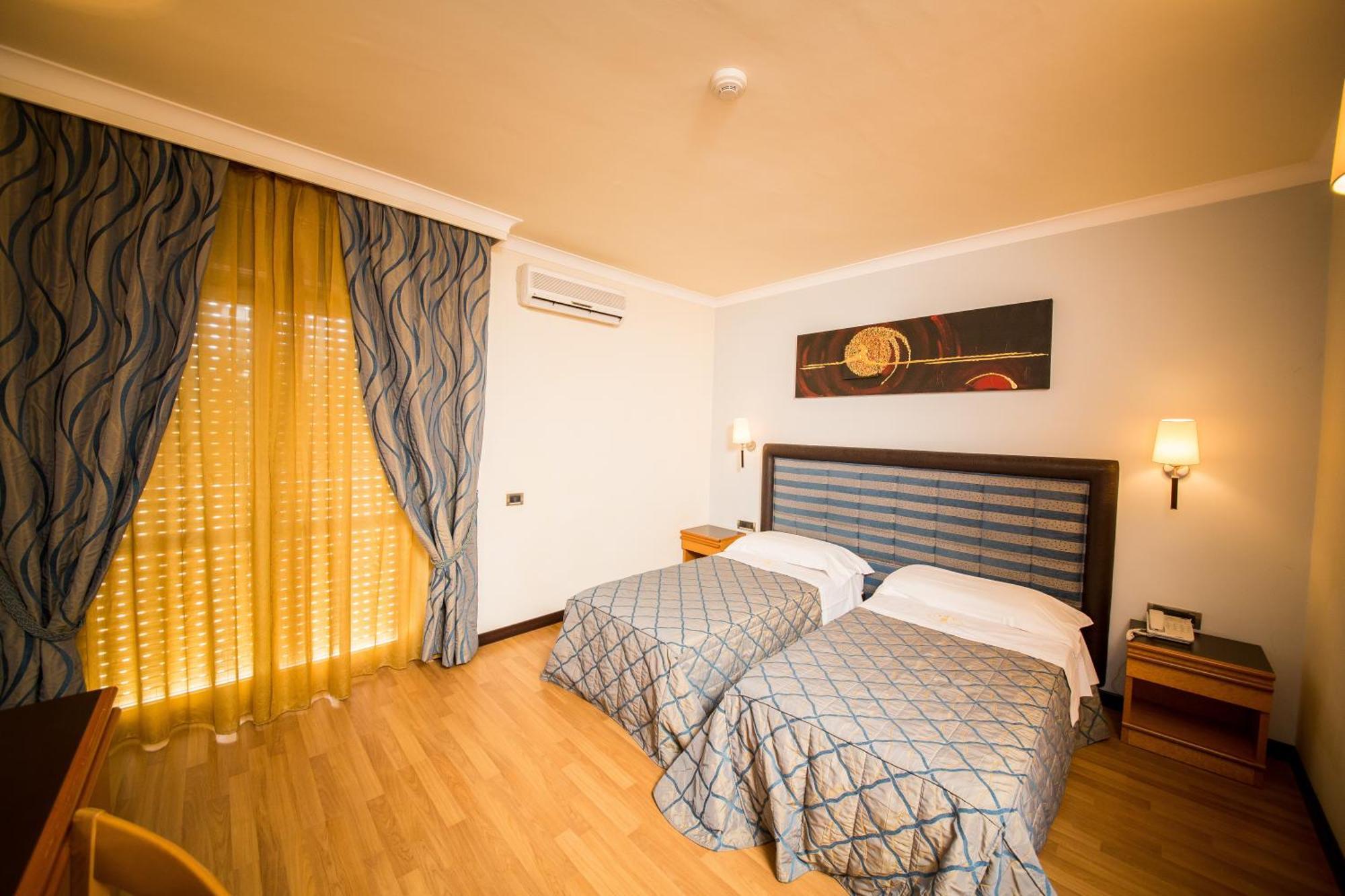 Hotel Ares Понтиния Номер фото